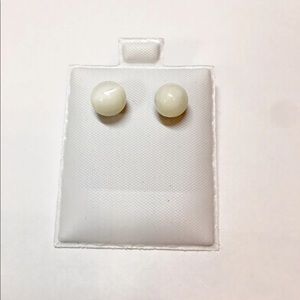 Mother of pearl stud earrings